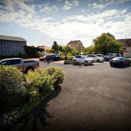 Hotell Logis Des Moissons Matougues