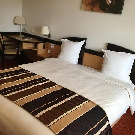 Hotel Logis Des Moissons 3*