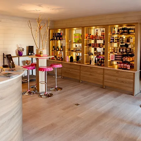 Logis Des Moissons Hotel 3*