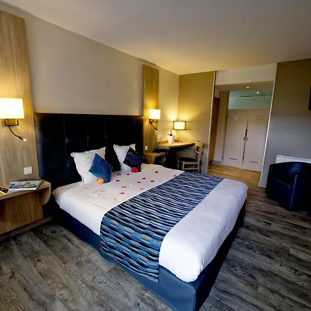 Logis Des Moissons Hotel 3*