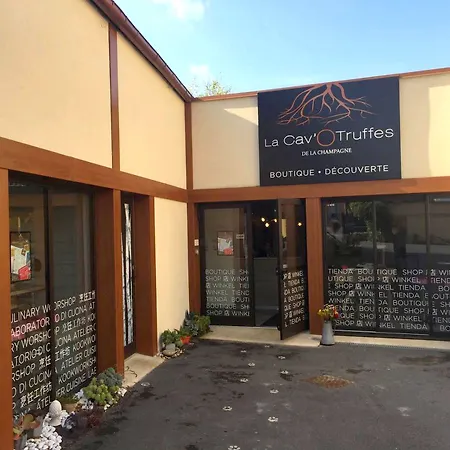 Hotell Logis Des Moissons Matougues