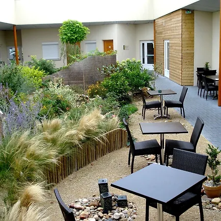 Logis Des Moissons Hotel