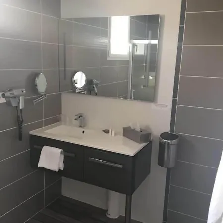Hotel Logis Des Moissons 3*
