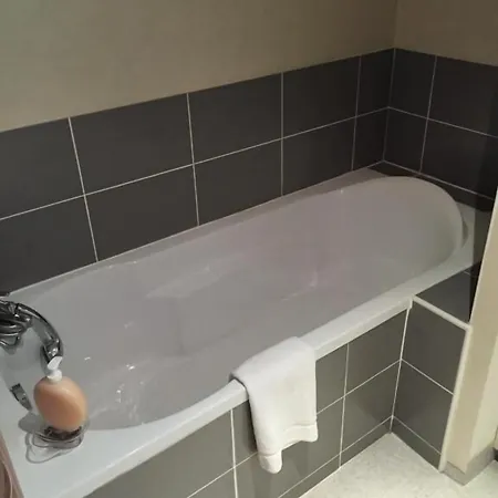 Hotell Logis Des Moissons Matougues