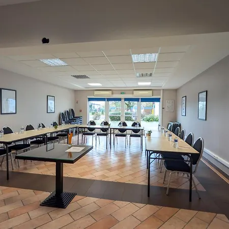 Hotel Logis Des Moissons 3*