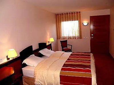 호텔 Logis Des Moissons 3*