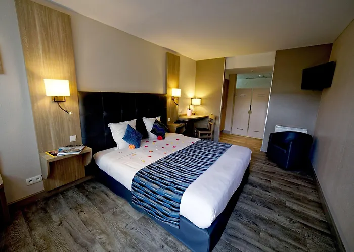 Logis Des Moissons Hotel 3*