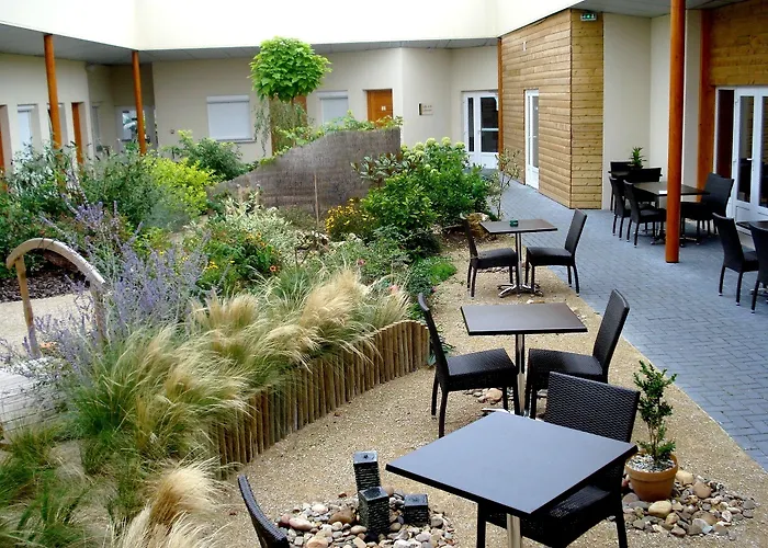 Logis Des Moissons Otel