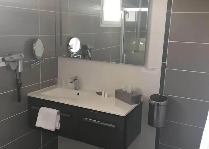 Hotel Logis Des Moissons 3*