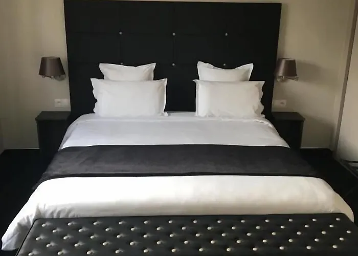 Logis Des Moissons Hotel 3*