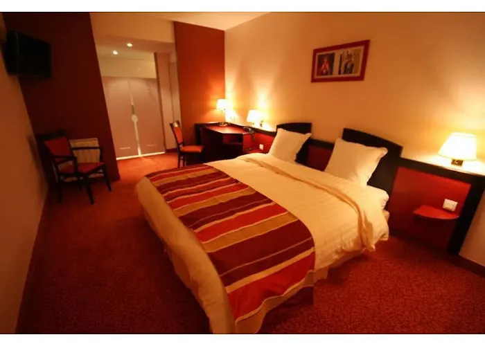 Hotel Logis Des Moissons 3*