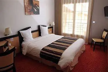 Logis Des Moissons Hotel